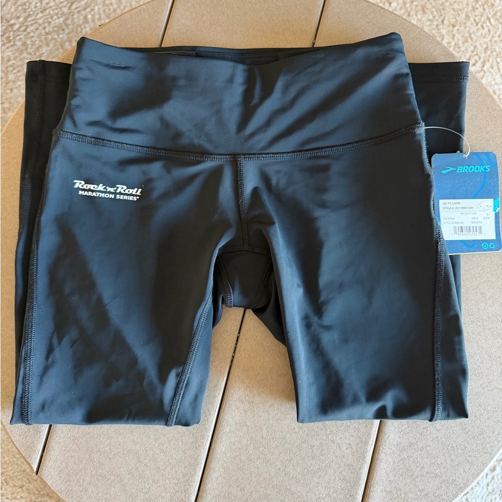 NWT Brooks Rock ‘n Rock Marathon Series Black Go-To Capri Tights XS